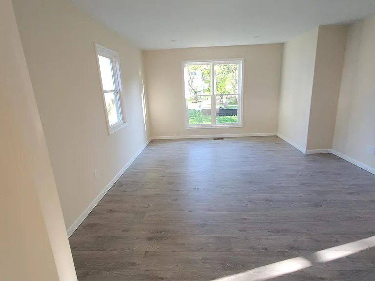 20 Oak Ave — Photo 25