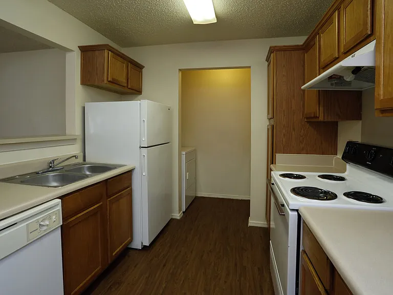 100 Chapelridge Dr — Photo 2