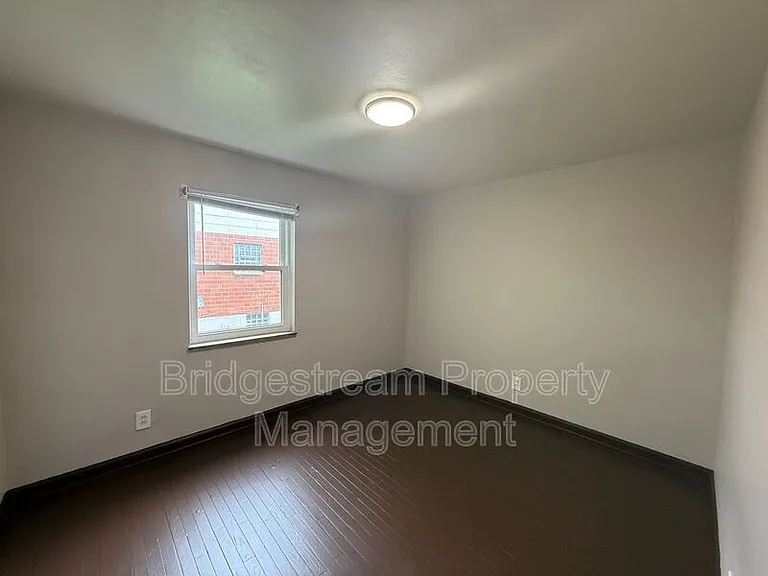 211 N Cherrywood Ave #2 — Photo 5