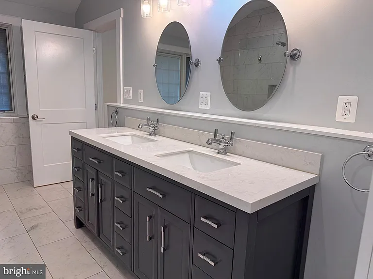 90 Avondale Cir — Photo 15