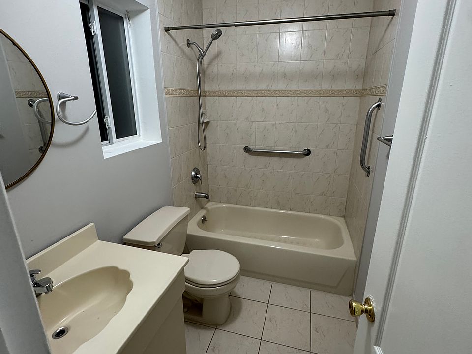 1st image of 32 Daniella Ct #1