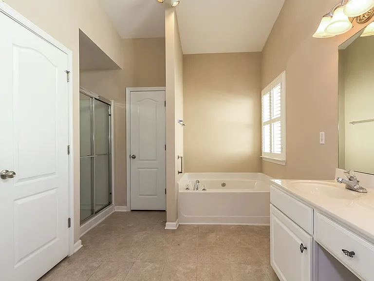 353 Hunterian Pl — Photo 10