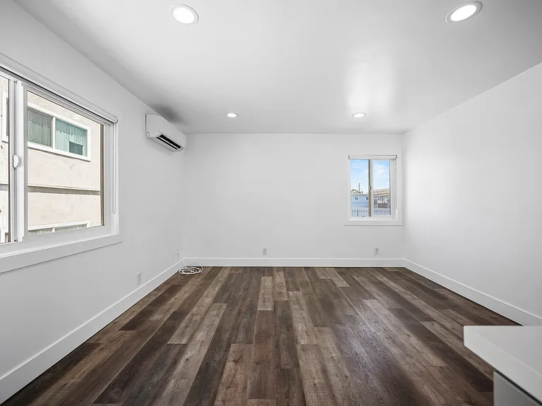 1101 N Flower St #1 — Photo 11