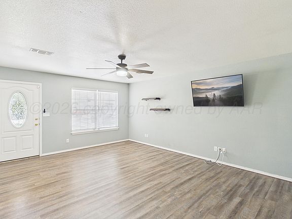 3rd image of 1016 E Avenue P