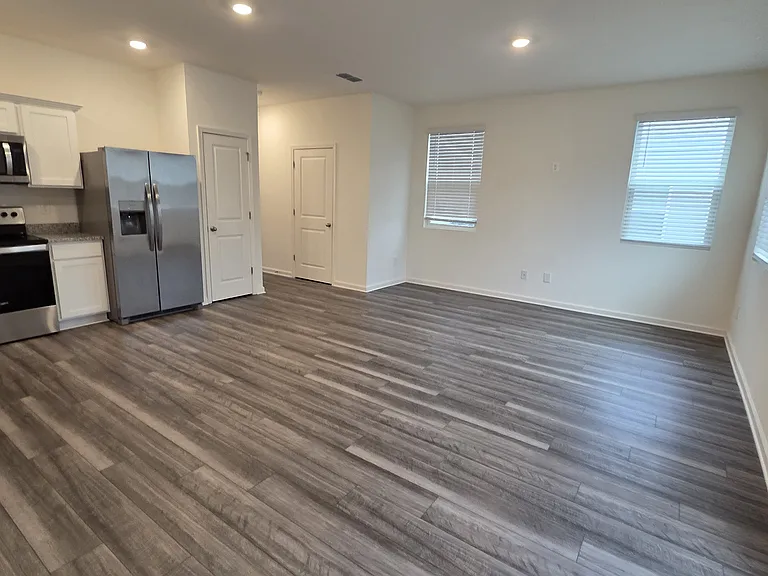 110 Saginaw Ct — Photo 6