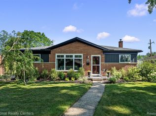16996 Elizabeth St, Beverly Hills, MI 48025