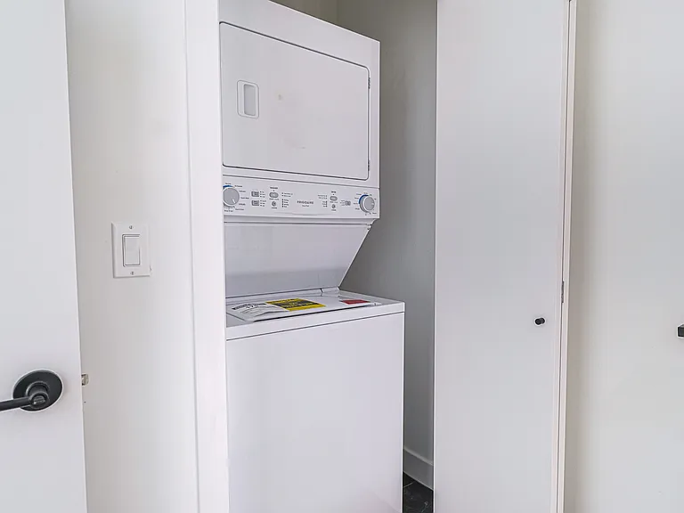 159 1/2 S Hoover St #2 — Photo 15