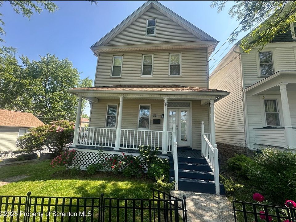 1st image of 821 Maple St