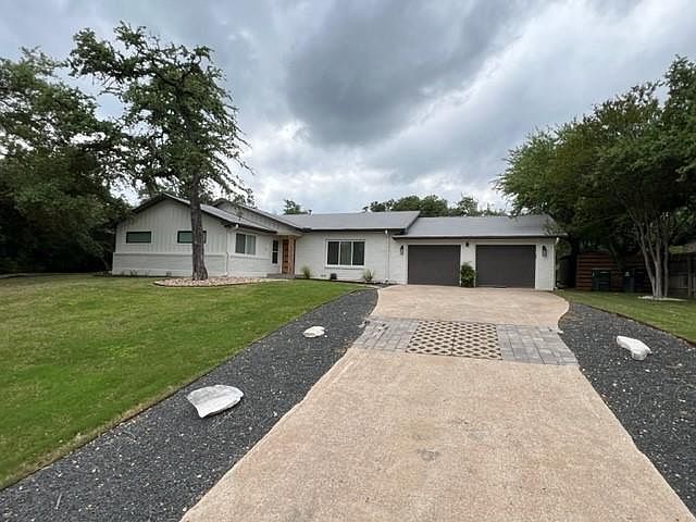 1st image of 100 N Lake Hills Dr
