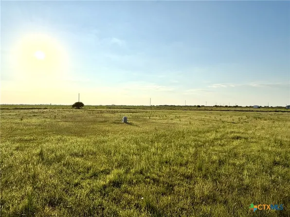 822 Wischkaemper Rd, Victoria, TX 77905