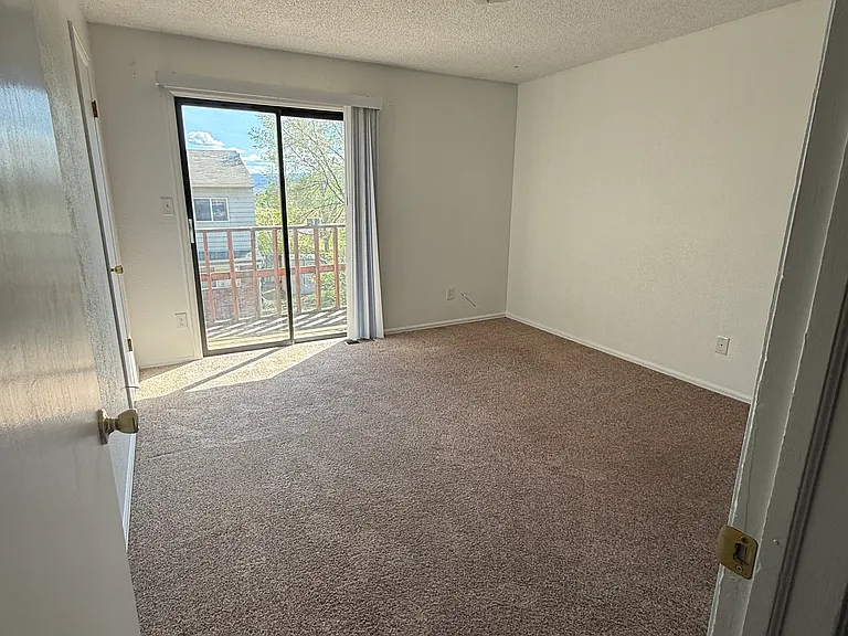 555 Garfield Dr #4 — Photo 7