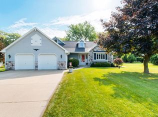 7370 S 49th St, Franklin, WI 53132