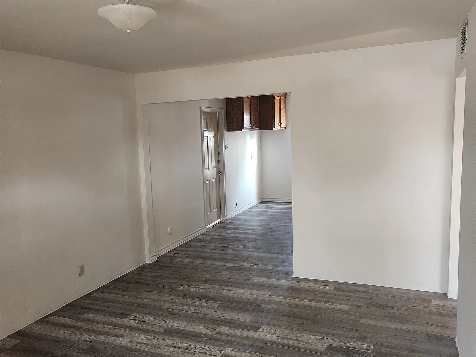 3 bed, 900 sqft, $1,346 — Photo 2