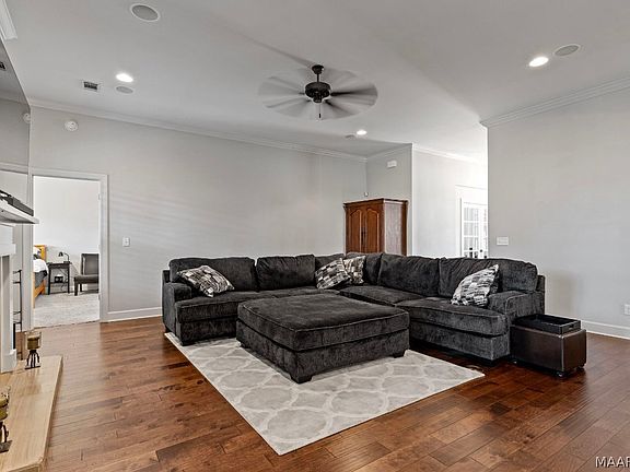 5th image of 9431 Crescent Lodge Dr