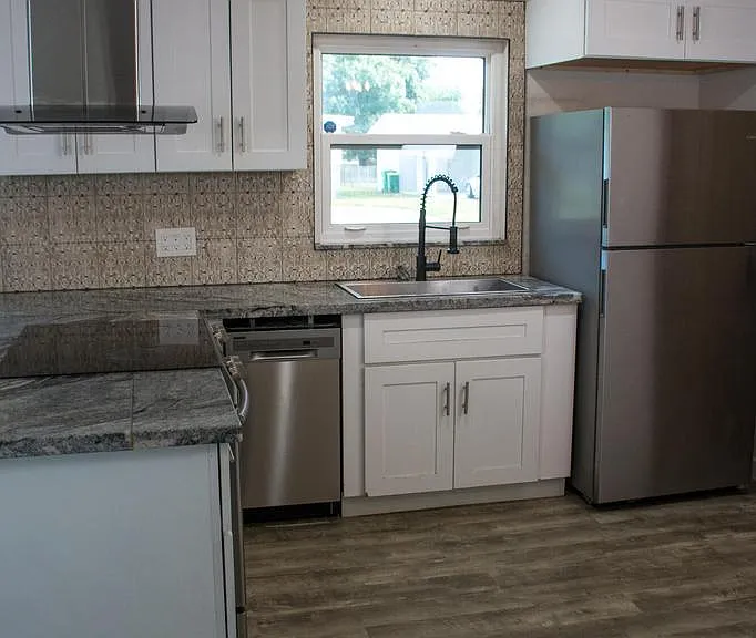 86 Hurwood Ave — Photo 16