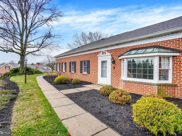 2018 Wyntre Brooke Dr, York, PA 17403