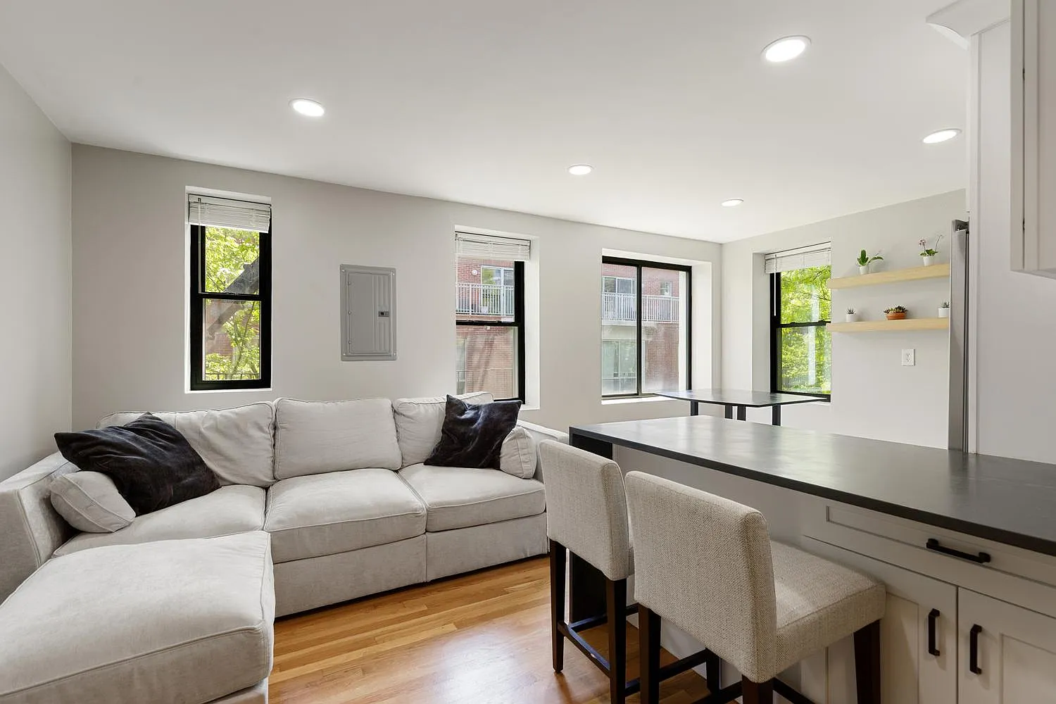 2 bed, 650 sqft, $3,800 — Photo 1