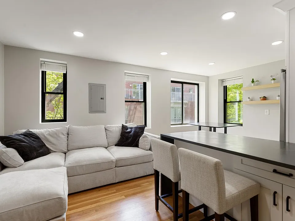 56 Prince St #11