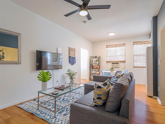 3rd image of 3202 W Sunset Blvd #202