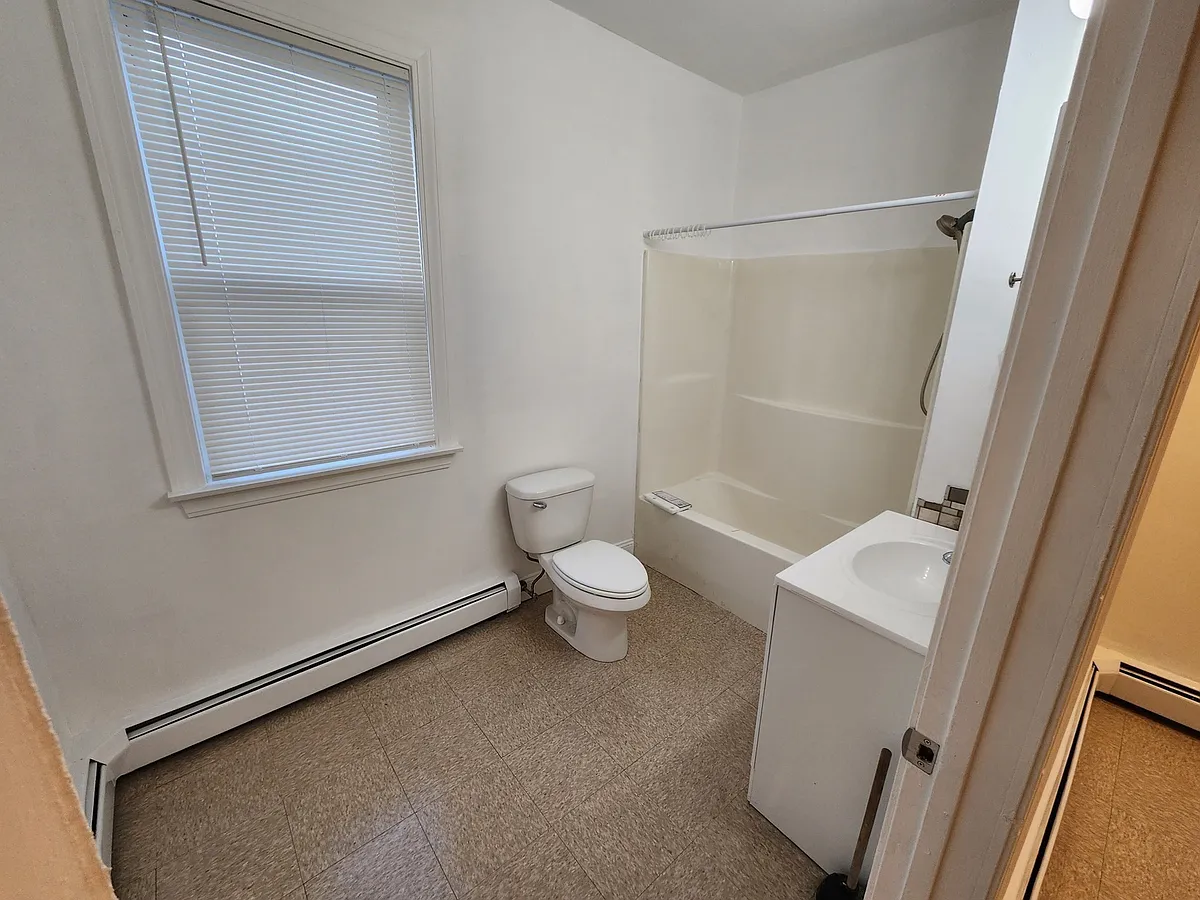 Building Photo - 107 Hollingsworth St #1