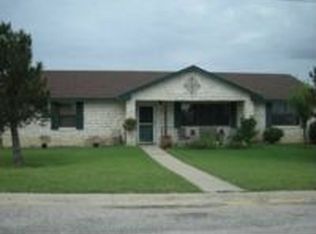 109 Village Ln, Llano, TX 78643