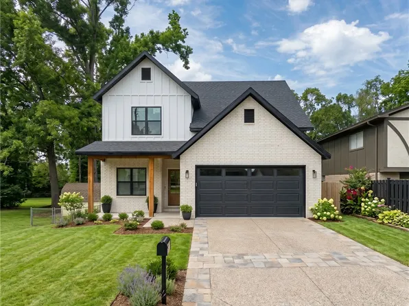 906 W Holly St, Rogers, AR 72756