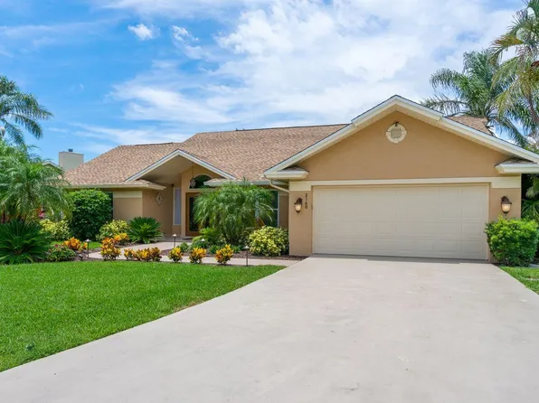 2160 Pine Woods Cir, Naples, FL 34105