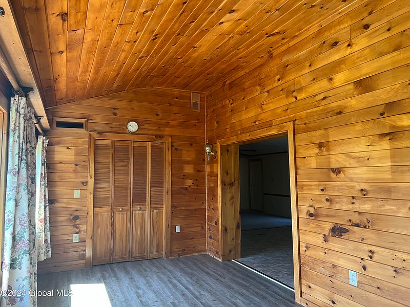 5th image of 37 Wade Road