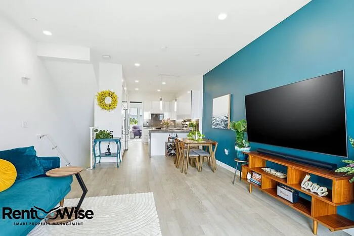 594 Hudson Ave — Photo 5