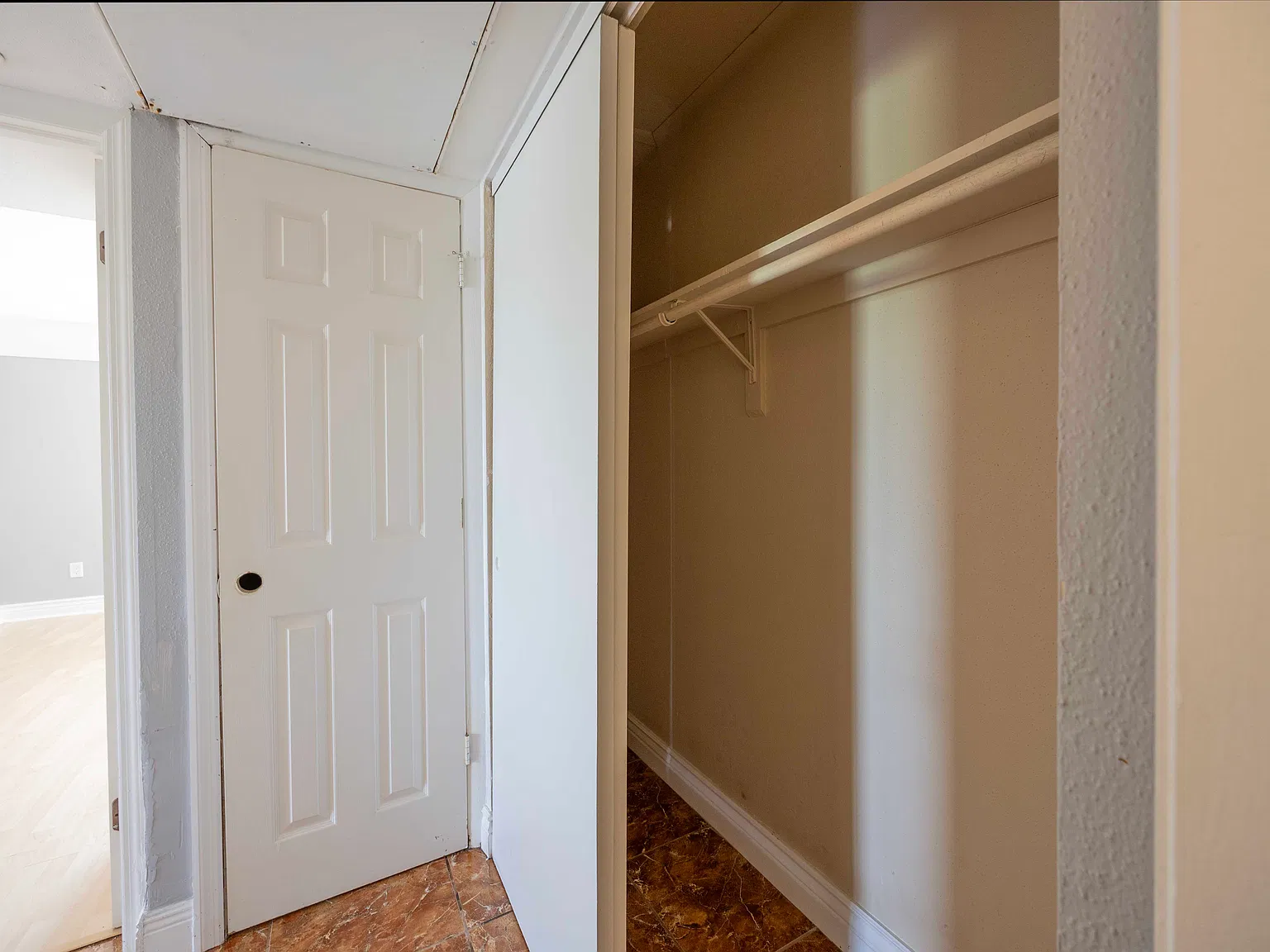 1 bed, 800 sqft, $1,000 — Photo 2