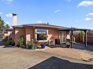 10386 Resthaven Dr, Sidney, BC V8L 3H3