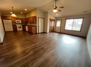 608 N 9th Ave, Brandon, SD 57005