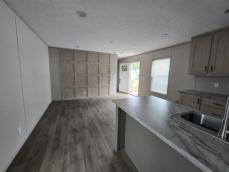 1943 Boxwood Ln — Photo 6