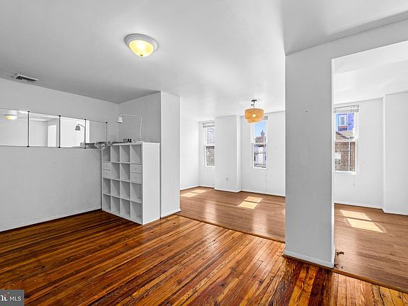 5th image of 4617 Locust St