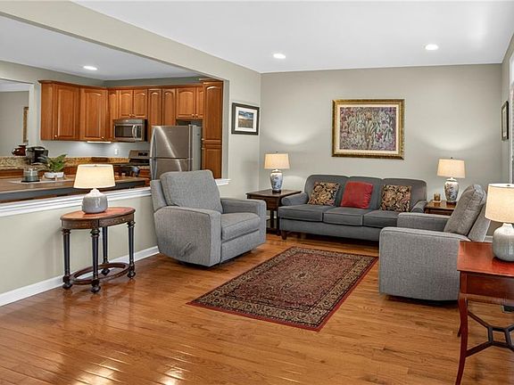 3rd image of 189 Hampton Way