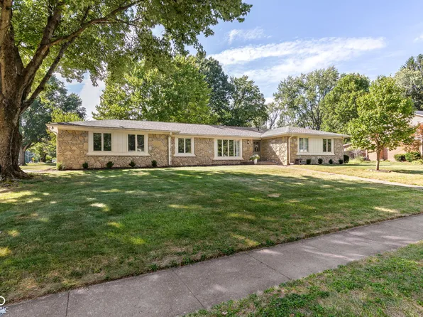 10606 Lakeshore Dr E, Carmel, IN 46033