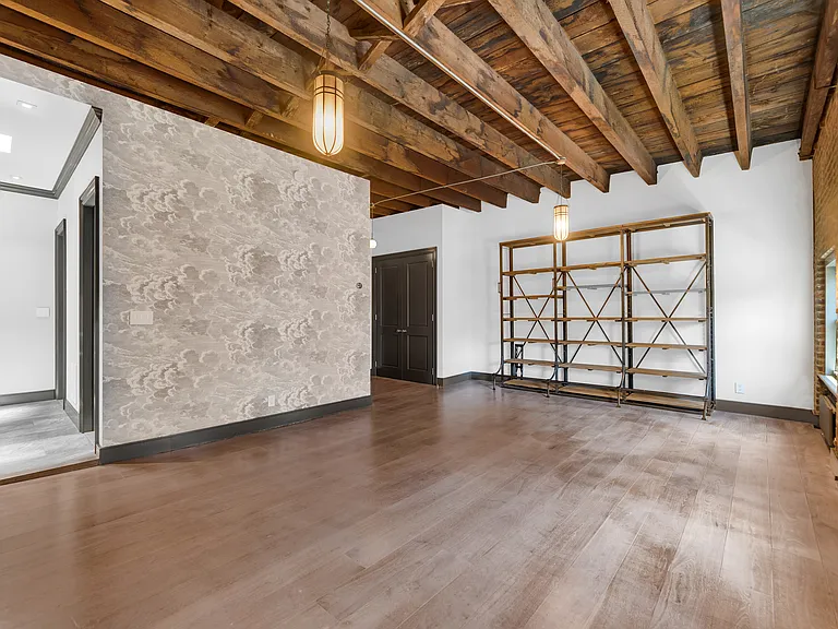 323 W 21st St #3 — Photo 3