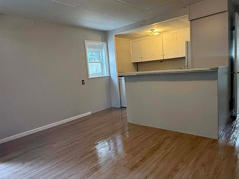 335 Woodlawn Ave — Photo 3