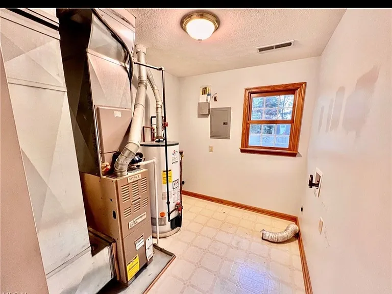 2919 Cliftmont Ave NE — Photo 18