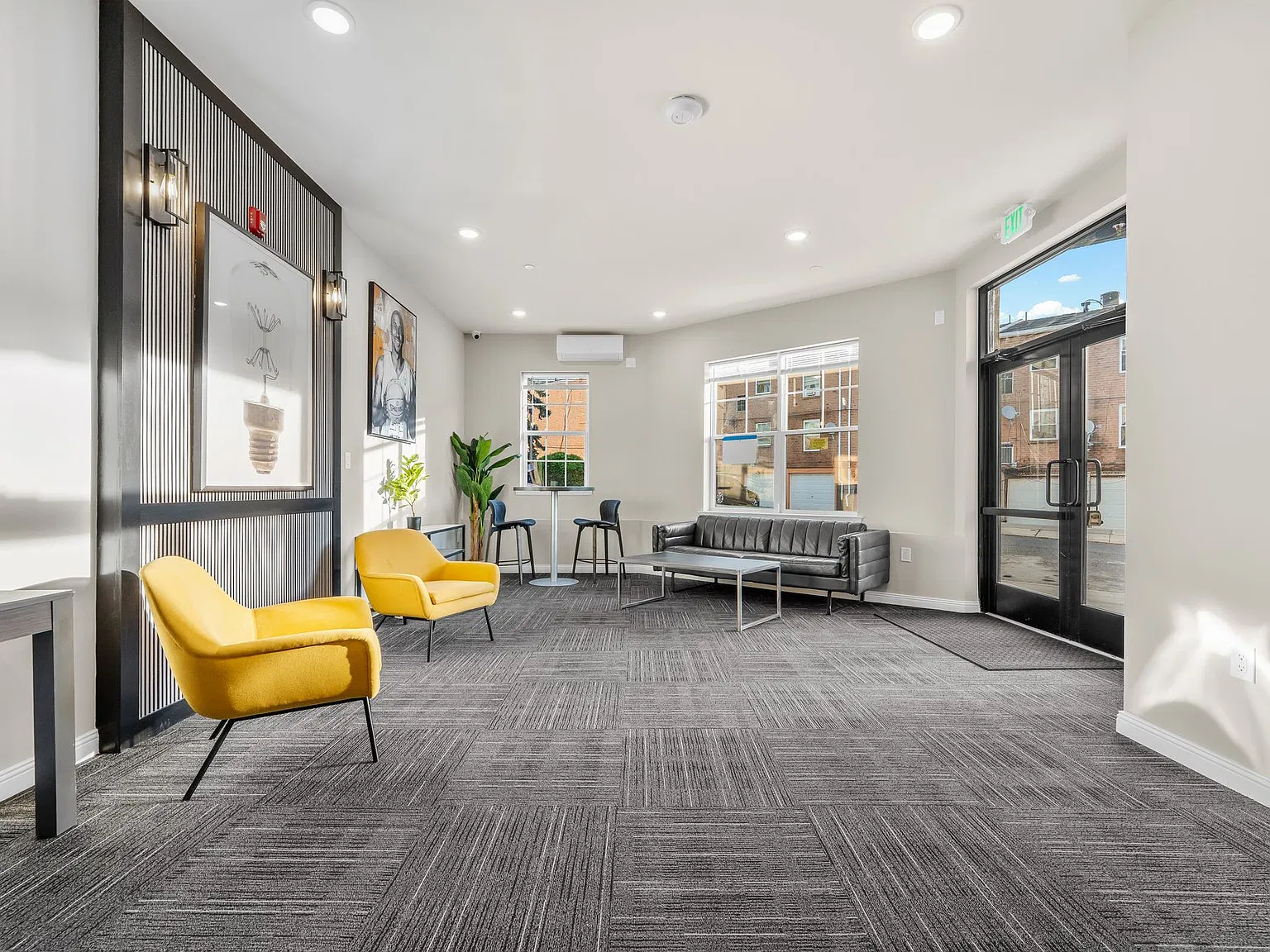 Skyline Luxury Apartments — Photo 4