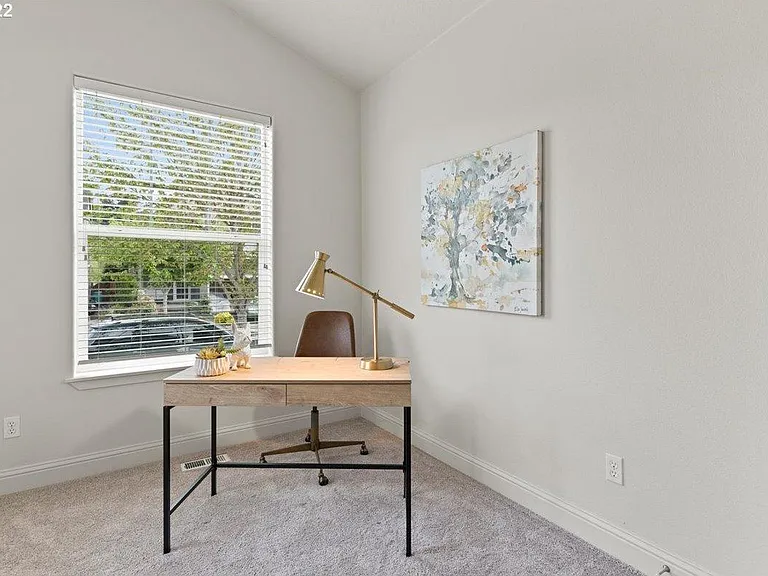 8020 NE 20th St — Photo 3
