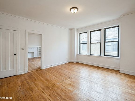 2nd image of 1026 E Hyde Park Blvd APT 3S