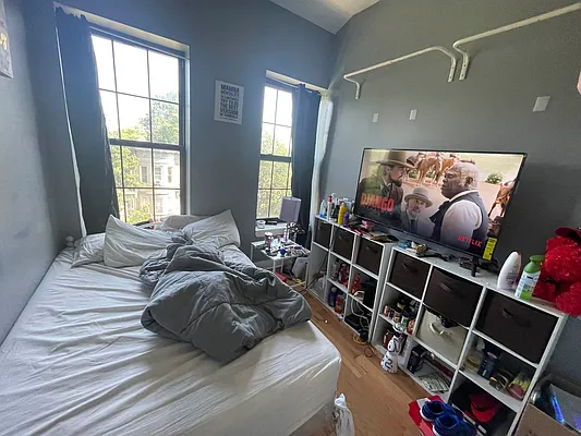 Rented by Delmark Realty LLC | media 43