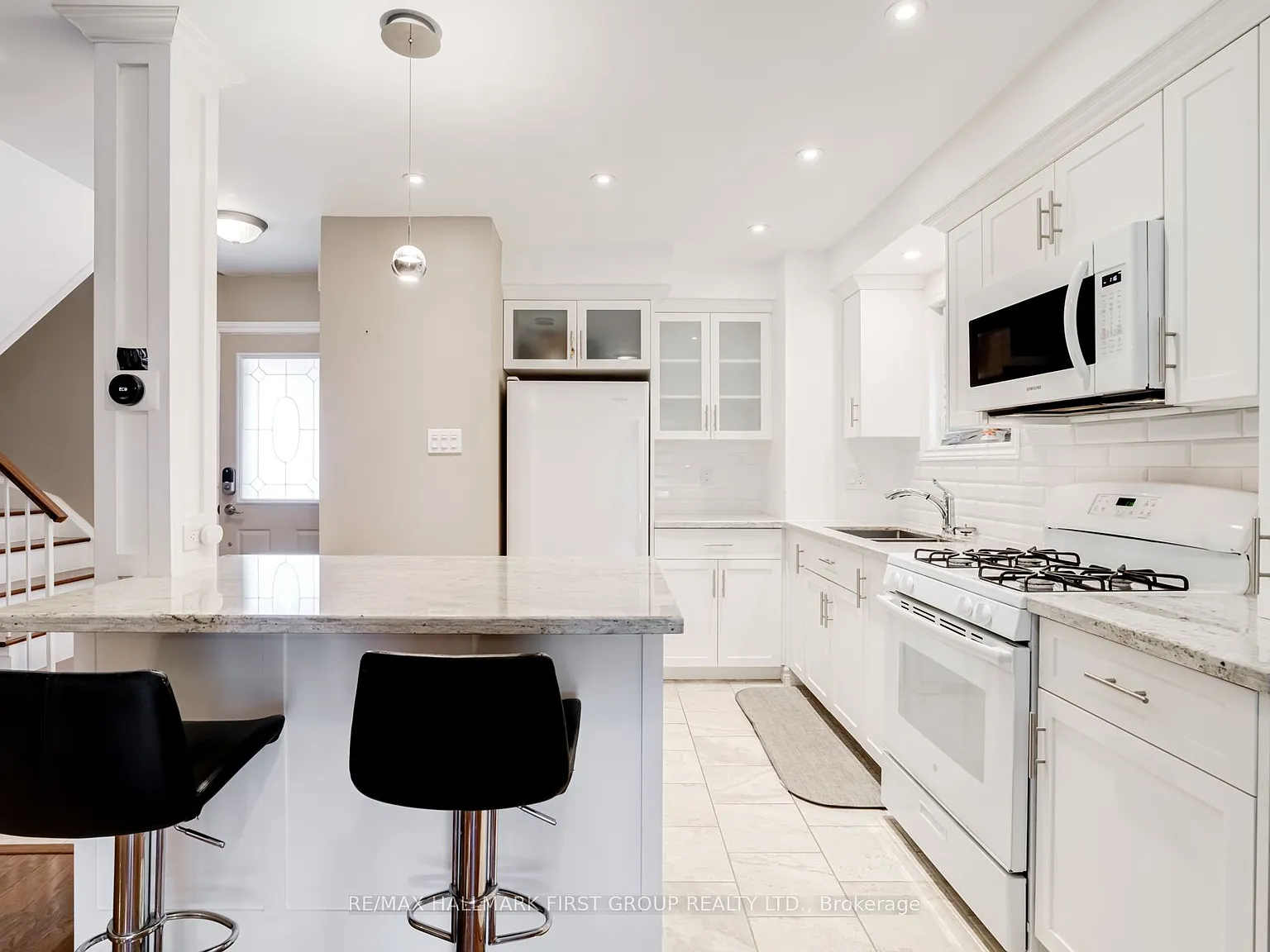 3 bed, $2,900 — Photo 3