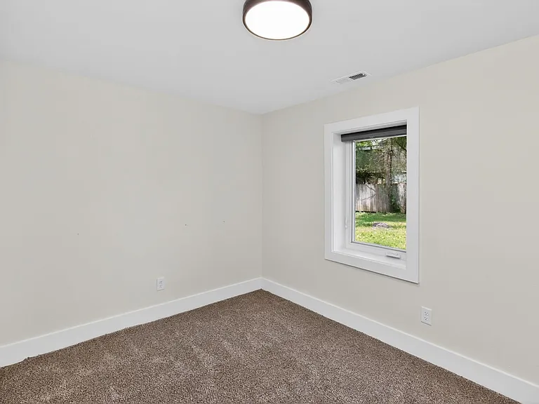 4076 Indianola Ave — Photo 16