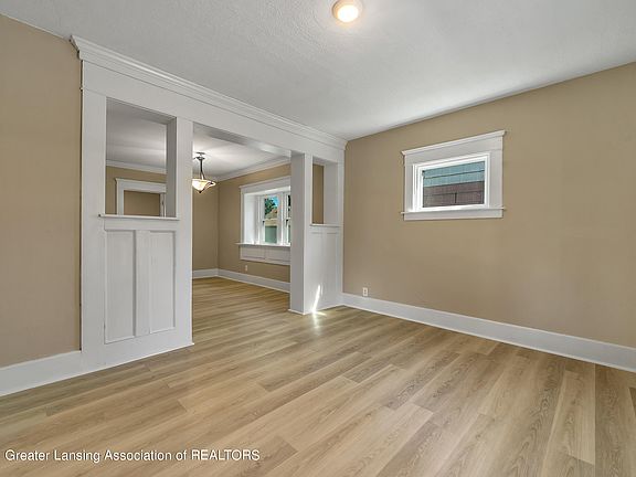 3rd image of 1138 Hyland St