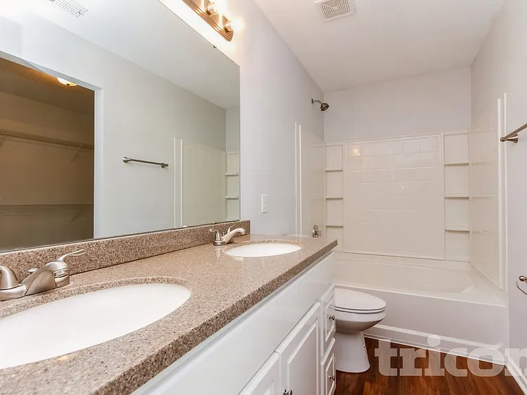 453 Bridgewater Dr — Photo 12