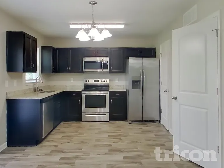 206 Churchill Dr — Photo 5