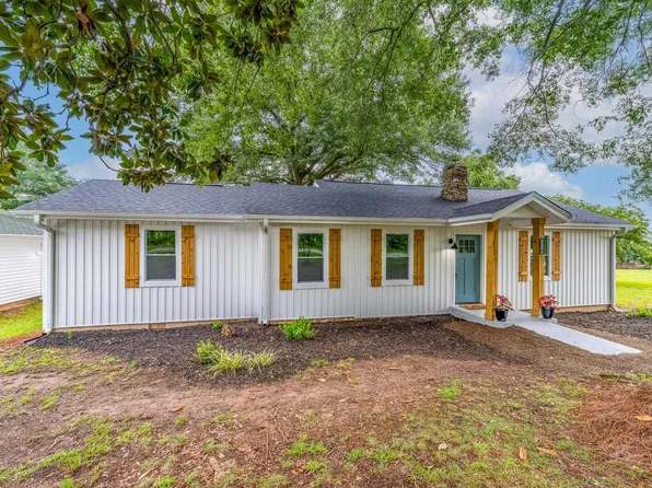 2220 Davis Rd, Woodruff, SC 29388