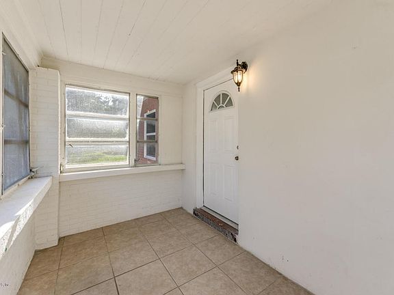 4th image of 3624 Peach Dr